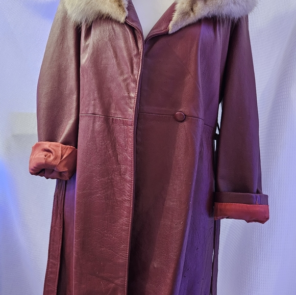 Vintage Plum Burgundy Belted Leather Jacket with Faux Fur Collar - Picture 6 of 10